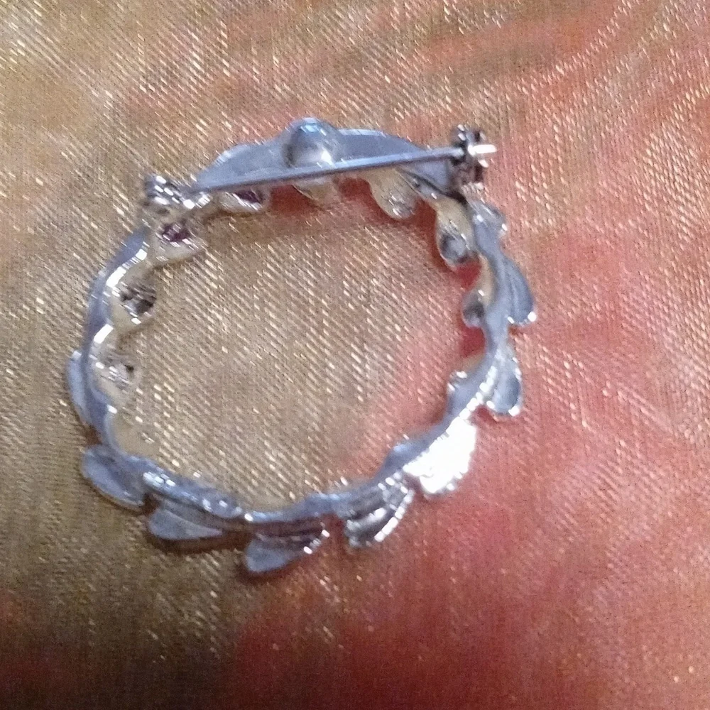 Circle heart brooch silver color metal